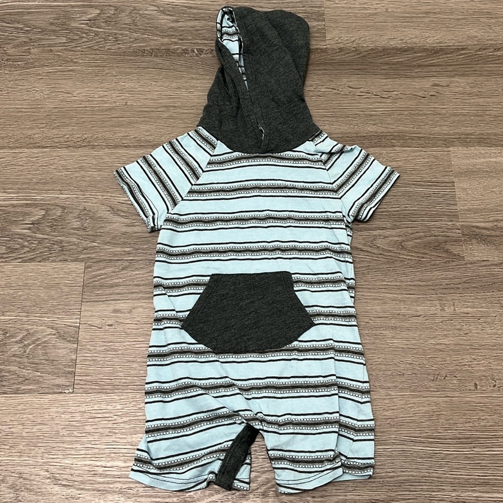 Splendid Baby Blue and Gray Short Sleeve One Piece Romper with Hood - 18-24 m
